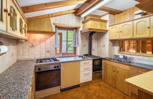 Livinallongo del Col di Lana Apartment | Apartment 'Appartamento La Mirandola Blu' with Mountain View, Private Terrace and Wi-Fi