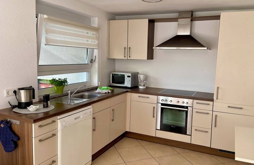 Hugelheim Apartment | Apartment 'Ferienwohnung Am Berg' with Mountain View, Private Terrace and Wi-Fi