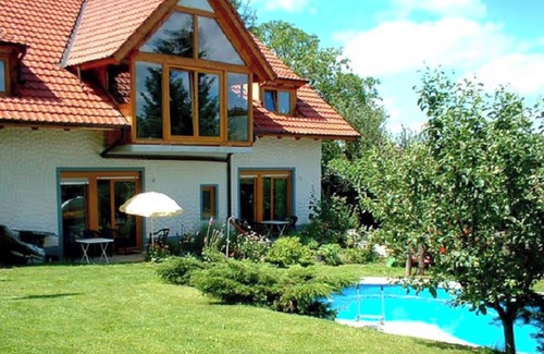 Bad Suderode Apartment | Apartment 'Ferienwohnung Tröbinger' with Shared Pool, Private Terrace and Wi-Fi