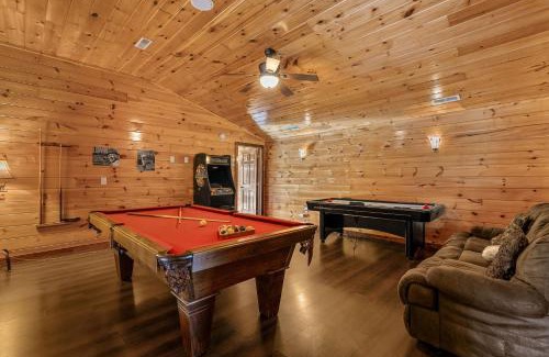 Cosby House | Apalachee Pool lodge