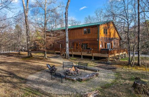 Cosby House | Apalachee Pool lodge