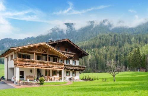 Saalfelden am Steinernen Meer Apartment | Apartment in Saalfelden near Ski Areas