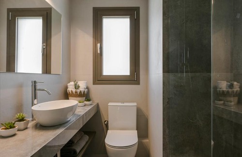 Lixouri Apartment | APARKTION