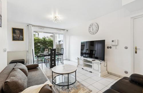 Alsace Apartment | Apart-Chic-Les-Ulis With Balcon, Terrasse and Parking