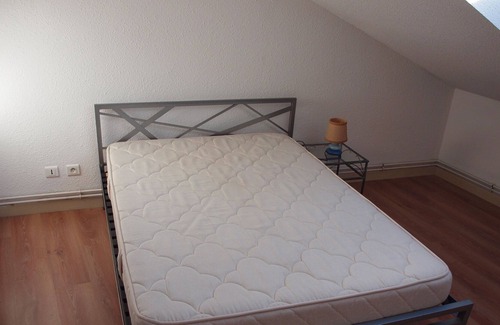Laneuveville-devant-Nancy Apartment | apartment with a large living room and 2 bedrooms, 6 individual beds