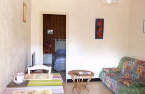 Saint-Antoine-d'Auberoche Apartment | apartment/flat - 1 room - 2/4 persons