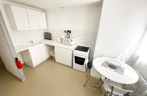 Saint-Martin-en-Campagne Apartment | Apartment-Ensuite with Shower-Courtyard view-Family