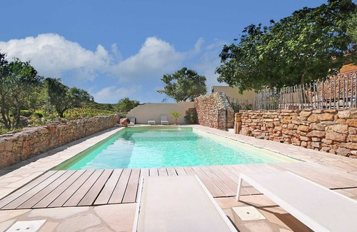 Villeseque-des-Corbieres Apartment | Apartment in Villesèque with Pool and Garden