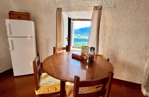 San Donato Val Di Comino Apartment | Apartment In Downtown San Donato Val di Comino