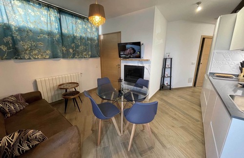 Montejo de la Sierra Apartment | Apartamento de Vistas Privilegiadas a la Reserva de la Biosfera y Exquisita Decoración Ecléctica