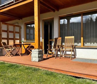 Zakopane Apartment | Apartament Świerkowy z ogródkiem - Viva pod Giewontem Apartamenty