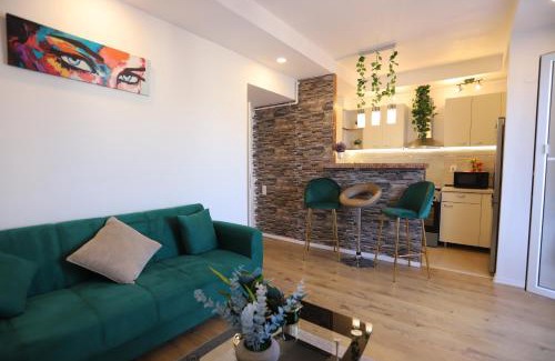 Stefanestii de Jos Apartment | Apartament Beauty Smarald by Cosmopolis