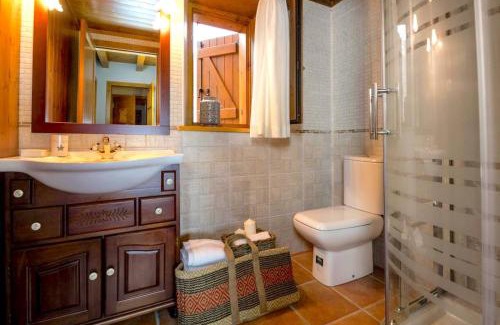 Alt Aneu Apartment | Apartament familiar de luxe i balcó amb vistes by RURAL D'ÀNEU
