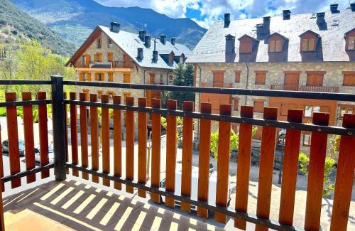 Esterri D'Aneu Apartment | Apartament lluminós de muntanya by RURAL D'ÀNEU