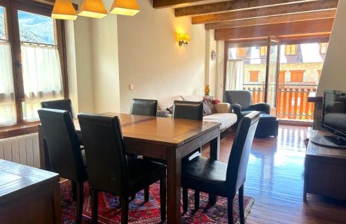 Esterri D'Aneu Apartment | Apartament lluminós de muntanya by RURAL D'ÀNEU