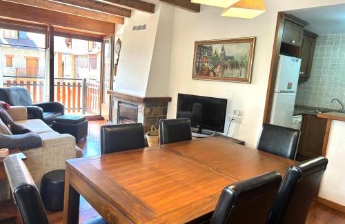 Esterri D'Aneu Apartment | Apartament lluminós de muntanya by RURAL D'ÀNEU