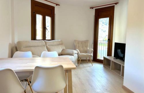 Esterri D'Aneu Apartment | Apartament modern i cèntric Esterri by RURAL D'ÀNEU