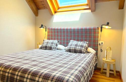 Esterri D'Aneu Apartment | Apartament rústic amb encant i balcó by RURAL D'ÀNEU