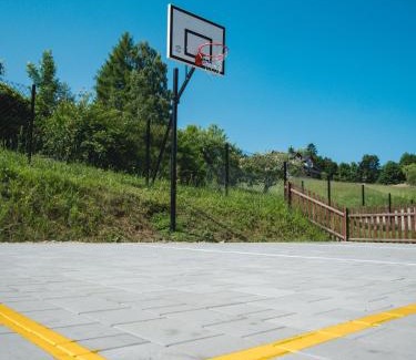 Ponice Apartment | Apartament Słoneczna Rapsodia - blisko Parku Zdrojowego - piękny widok - ogród - taras