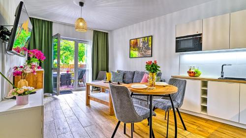 Swieradow-Zdroj Apartment | Apartament z prywatnym jacuzzi przy deptaku by Royal Aparts Holiday Mountain Residence