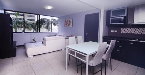 Puerto Santa Ana Apartment | Apartamento 104 Bellini, Puerto Santa Ana, Guayaquil