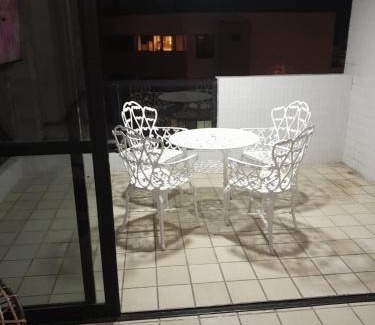 Jardim Oceania Apartment | Apartamento 2 ruas beira mar espaçoso 15 pessoas