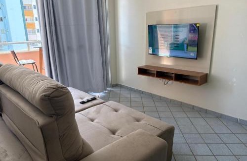 Centro Apartment | Apartamento a 350 m das praias de Areia Preta e das Castanheiras com dois quartos e duas varandas TV Wi-Fi dois elevadores sol da manhã garagem cozinha completa com airfryer micro-ondas sanduicheira e chaleira elétrica próximo a bancos mercados restaurant