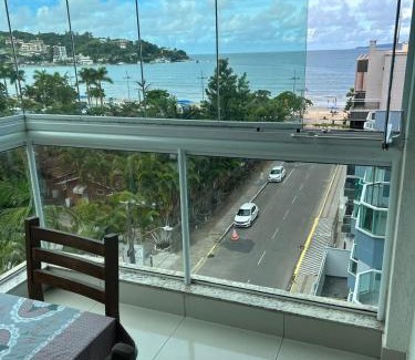 Centro Apartment | APARTAMENTO AMPLO - 3 SUÍTES - VISTA DESLUMBRANTE para O MAR NO CENTRO DE ITAPEMA, SC