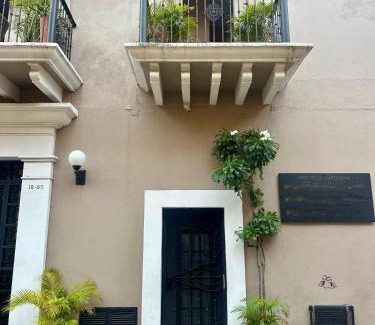 Cartagena Walled City Apartment | Apartamento Benitez 301 by Zakher