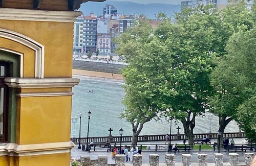 Cimadevilla Apartment | APARTAMENTO CIMADEVILLA GIJON