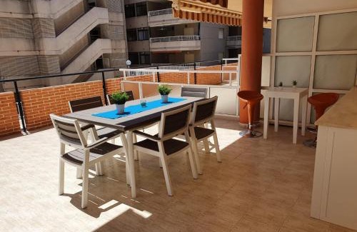 Daimuz Apartment | APARTAMENTO CON GRAN TERRAZA, PISCINA Y CON VISTAS AL MAR, A SOLO 50 m DE LA PLAYA