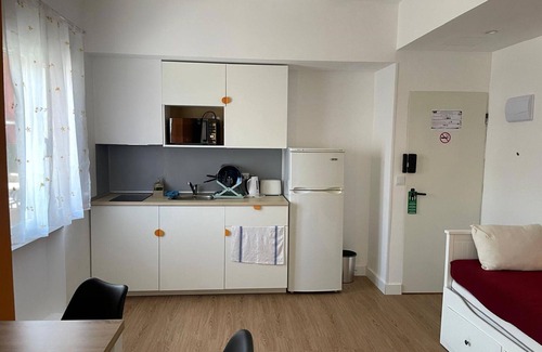 Arganda del Rey Hotel | Apartamento Dormitorio+ Salón y Cocina, Balcón, en Arganda del Rey, Madrid