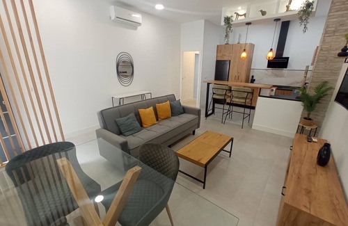 Distrito Noroeste Apartment | Apartamento moderno junto a la estación de tren