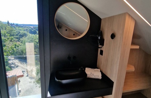 Castrelo de Mino Cabin | Apartamento Sobre el Embalse Ubicado en el Corazón del Vino Ribeiro