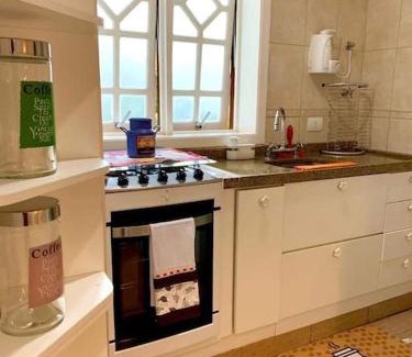 Vila Inglesa Apartment | Apartamento Tranquilo com Linda Vista Para Jardim!