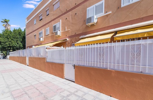 San Fernando Apartment | Apartamento Tulipanes - Your Cozy Retreat in Maspalomas!