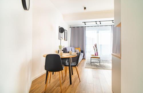Radom Apartment | ApartamentySnu, Struga Tower Deep Purple