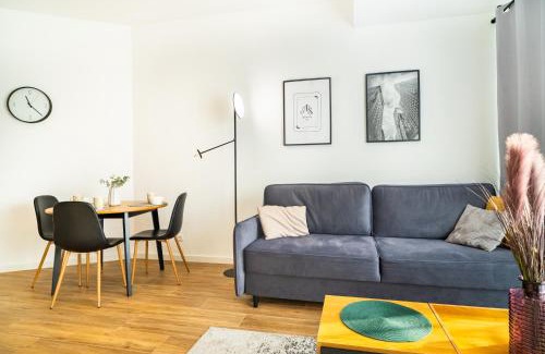 Radom Apartment | ApartamentySnu, Struga Tower Deep Purple
