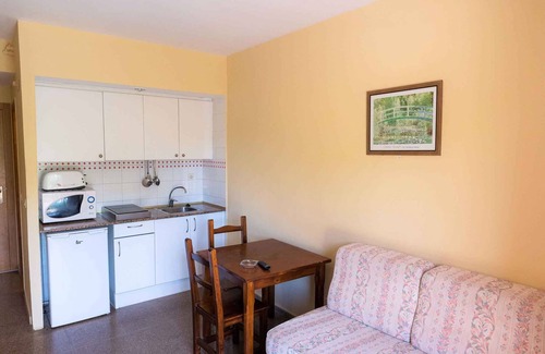Lloret de Mar Condo | Apartement mit Pool und Balkon