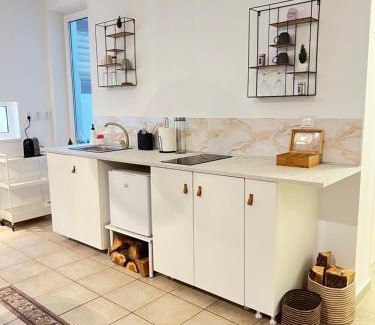Targoviste Apartment | ApartHome Studio Central Self Check-in & Free Parking & WiFi