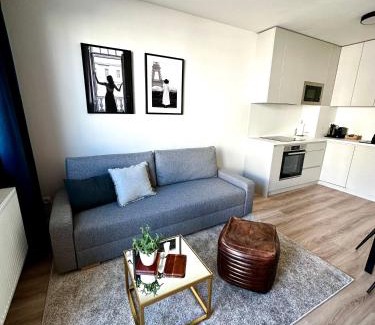 Ruzinov Apartment | Apartmán s klimatizáciou a balkónom pri letisku BTS