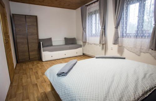 Cachrov Apartment | Apartmány Ve Mlejně