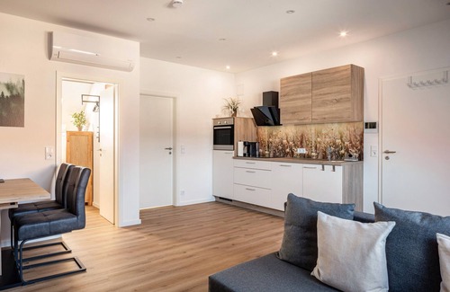 Bahlingen Apartment | Apartment 'Schmidt' with Wi-Fi and Air Conditioning