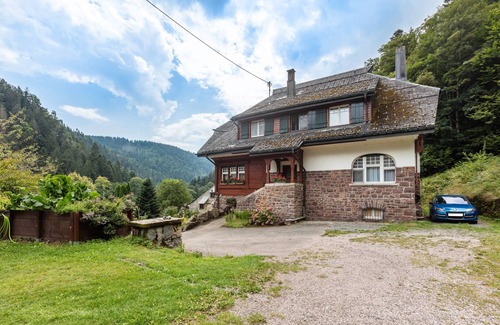 Dachsberg Apartment | Apartment 'Double Room No. 2' with Shared Terrace, Shared Garden and Wi-Fi