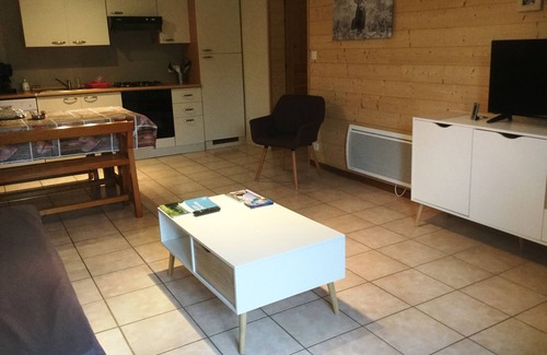 Besse-et-Saint-Anastaise House | Apartment Gîte Besse Roc de Combes rated 3* and 4.93 on another site, Auvergne
