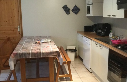 Besse-et-Saint-Anastaise House | Apartment Gîte Besse Roc de Combes rated 3* and 4.93 on another site, Auvergne