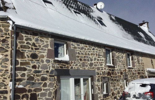 Besse-et-Saint-Anastaise House | Apartment Gîte Besse Roc de Combes rated 3* and 4.93 on another site, Auvergne