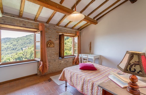 Mastiano Villa | Apartment in villa with pool, WIFI, TV, patio, pets allowed, panoramic view, parking, close to Lucca