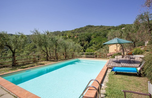 Mastiano Villa | Apartment in villa with pool, WIFI, TV, patio, pets allowed, panoramic view, parking, close to Lucca