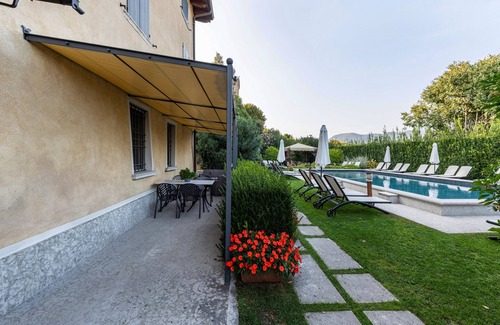 San Felice del Benaco Apartment | Apartment 'Antica Torre Cicerone' with Shared Pool, Wi-Fi and Air Conditioning